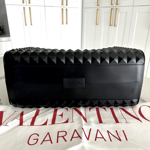 Valentino Garavani Le Troisieme Bag - Picture 6 of 10